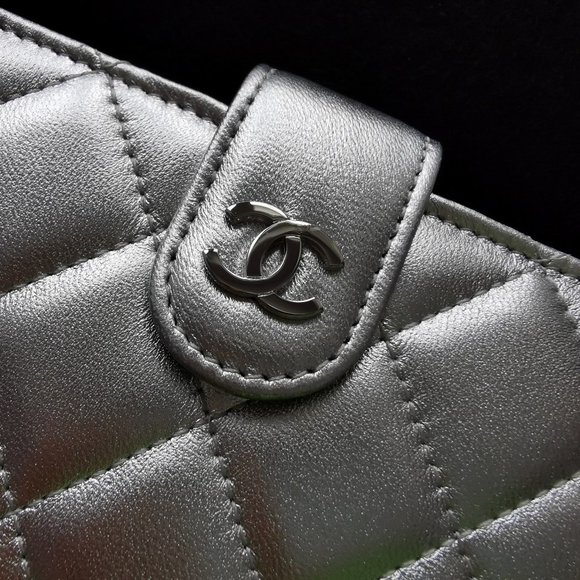 Authentic Chanel Limited Edition lambskin wallet (Brandnew) - Picture 3 of 11